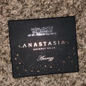 Anastasia Beverly Hills x Amrezy Highlighter